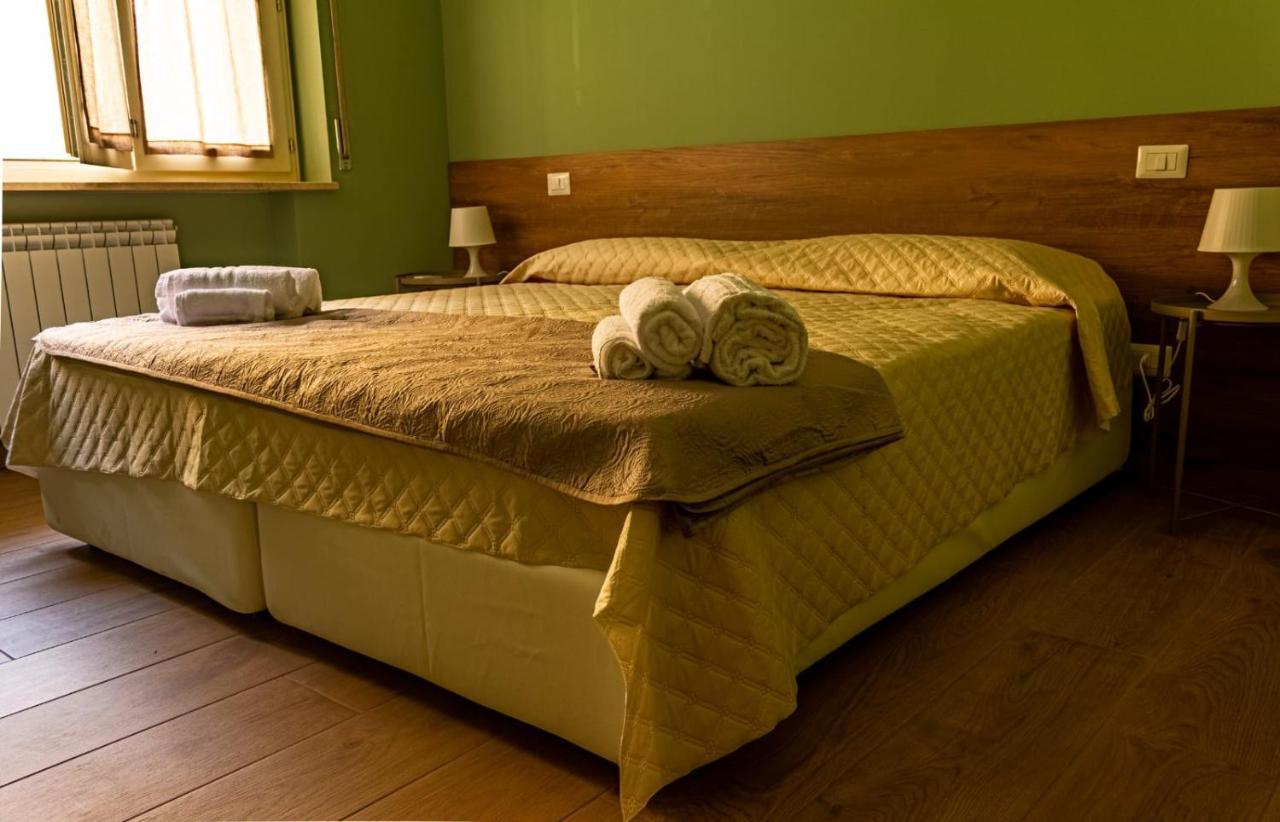 Incastro B&B In โครโตเน ภายนอก รูปภาพ