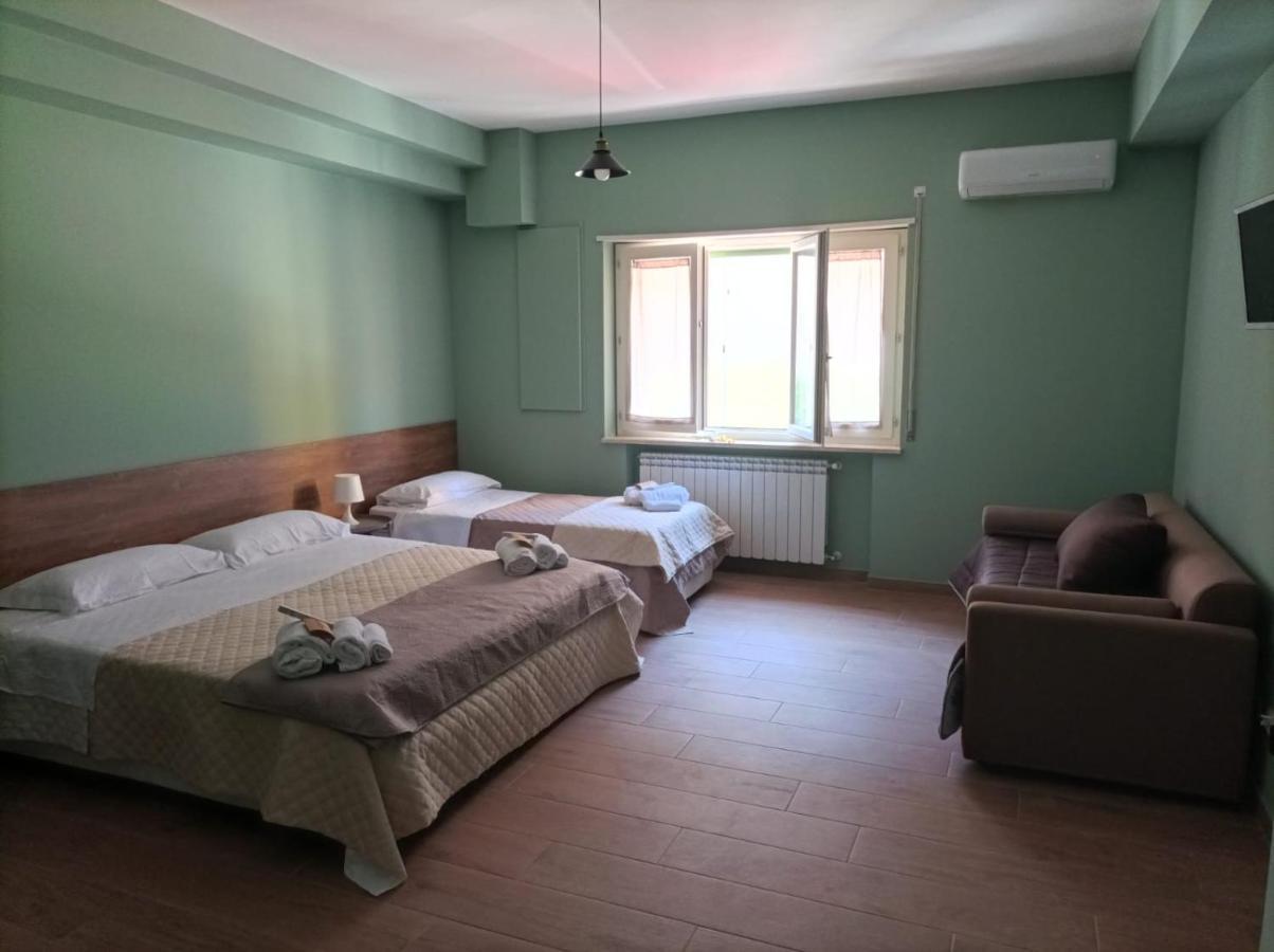 Incastro B&B In โครโตเน ภายนอก รูปภาพ