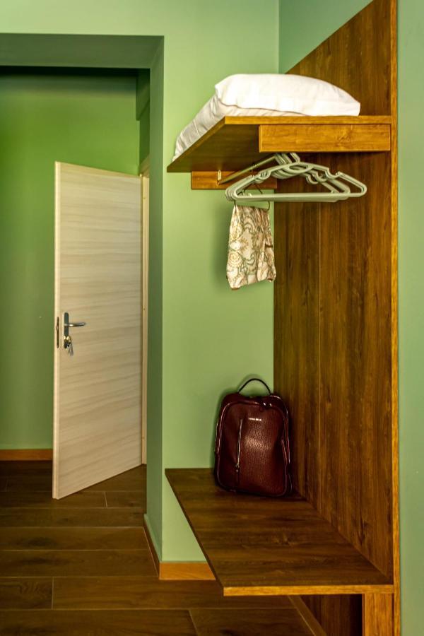 Incastro B&B In โครโตเน ภายนอก รูปภาพ