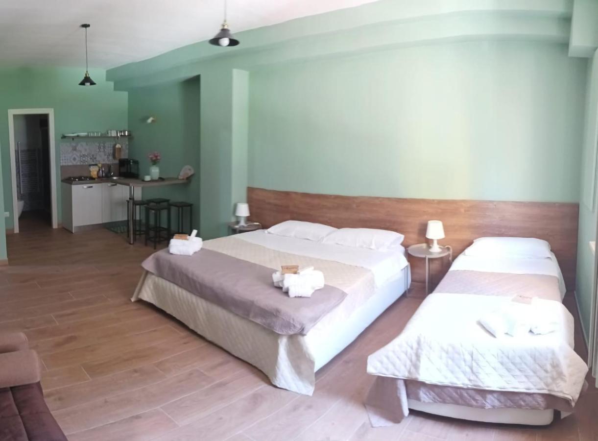 Incastro B&B In โครโตเน ภายนอก รูปภาพ