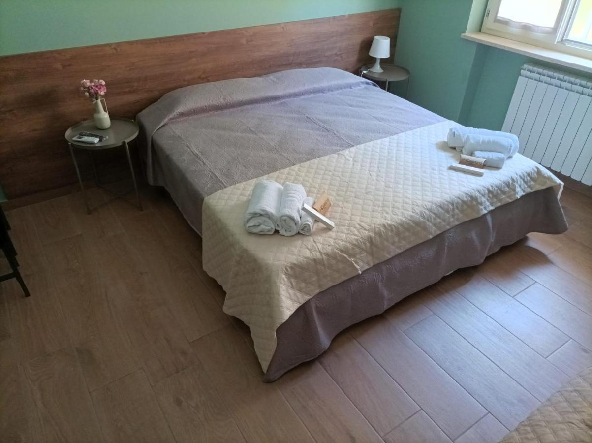 Incastro B&B In โครโตเน ภายนอก รูปภาพ