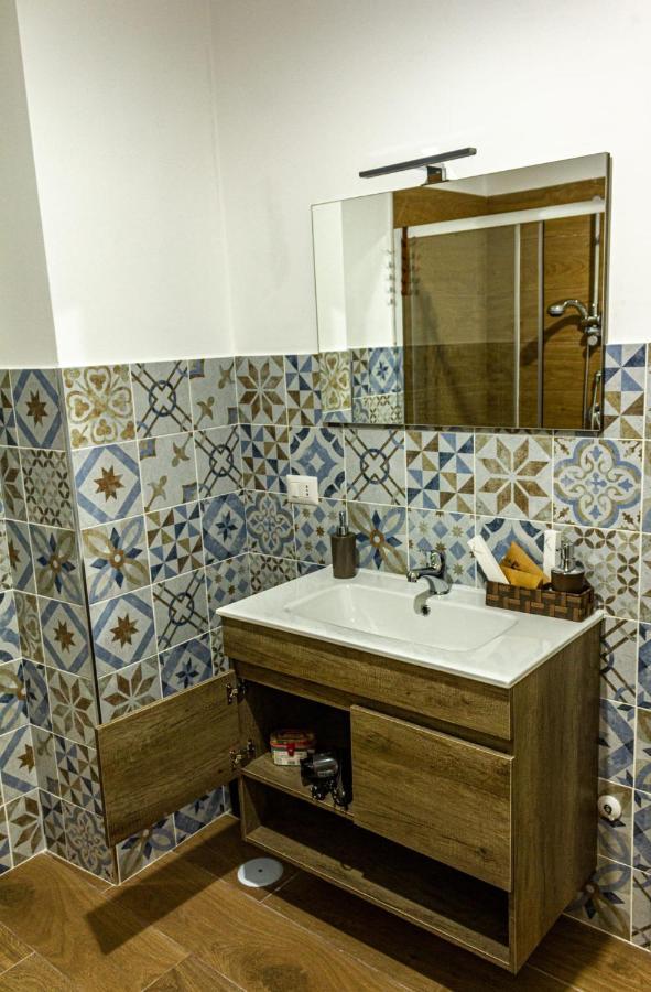 Incastro B&B In โครโตเน ภายนอก รูปภาพ